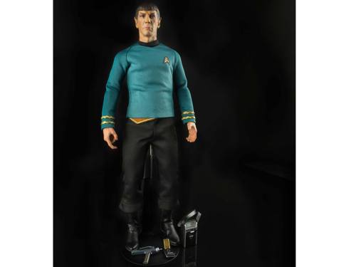 Star-Trek-TOS-Spock-and-Captain-Kirk-Sixth-Scale-Figures-6
